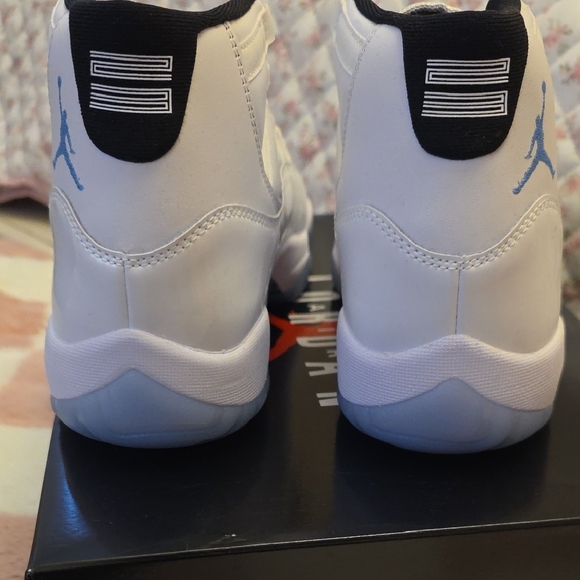 Nike Air Jordan 11 Retro Legend Blue White Black  Men's SIZE 8.5 Men - Picture 4 of 6